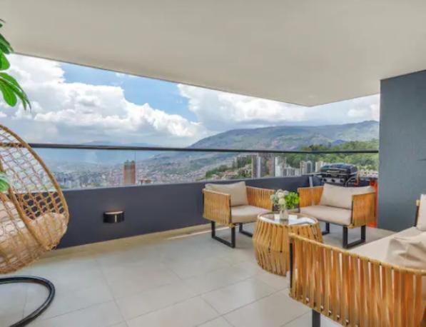 Espectacular apartamento con la mejor vista, Poblado Medellin - Three-Bedroom Apartment - 38