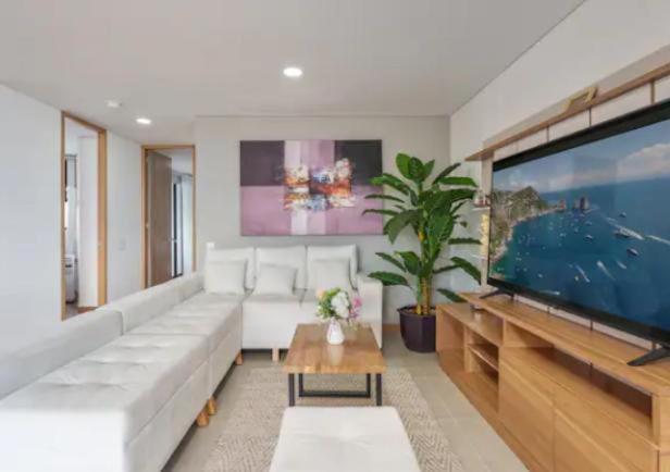 Espectacular apartamento con la mejor vista, Poblado Medellin - Three-Bedroom Apartment - 39