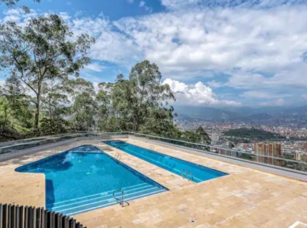 Espectacular apartamento con la mejor vista, Poblado Medellin - Three-Bedroom Apartment - 43