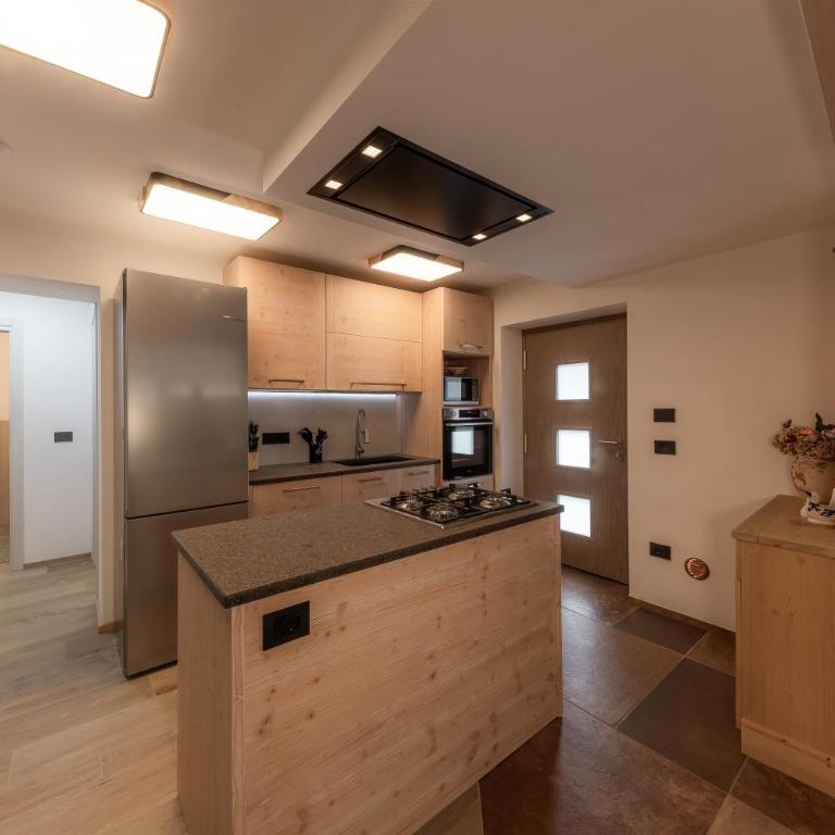 Panorama - Appartamento con 4 Camere da Letto e Balcone - 7