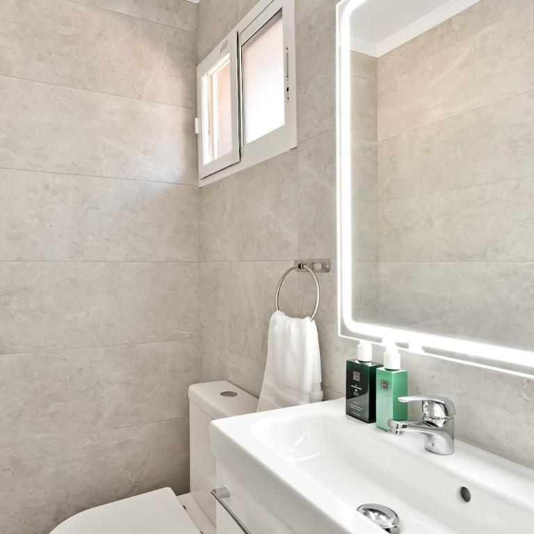 Townhouse w Pool, BBQ, Terrace & Garden - Stadthaus mit 2 Schlafzimmern - 16