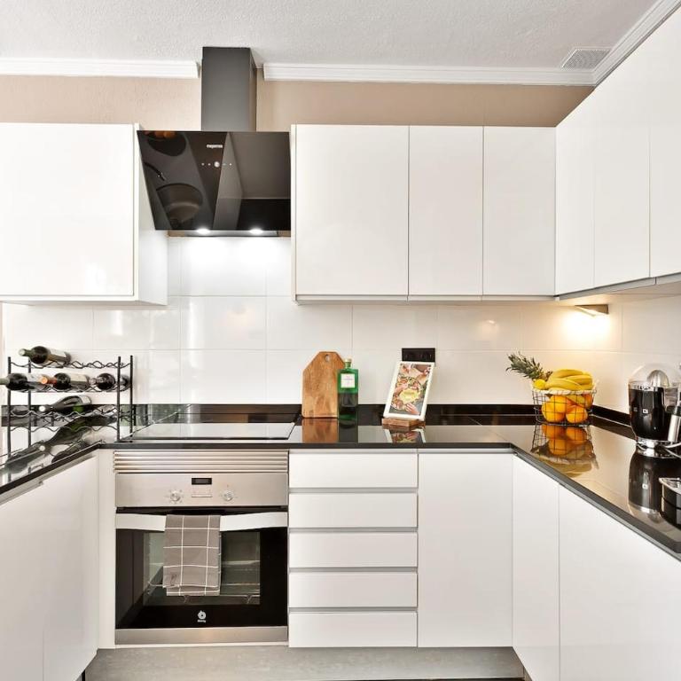 Townhouse w Pool, BBQ, Terrace & Garden - Stadthaus mit 2 Schlafzimmern - 8