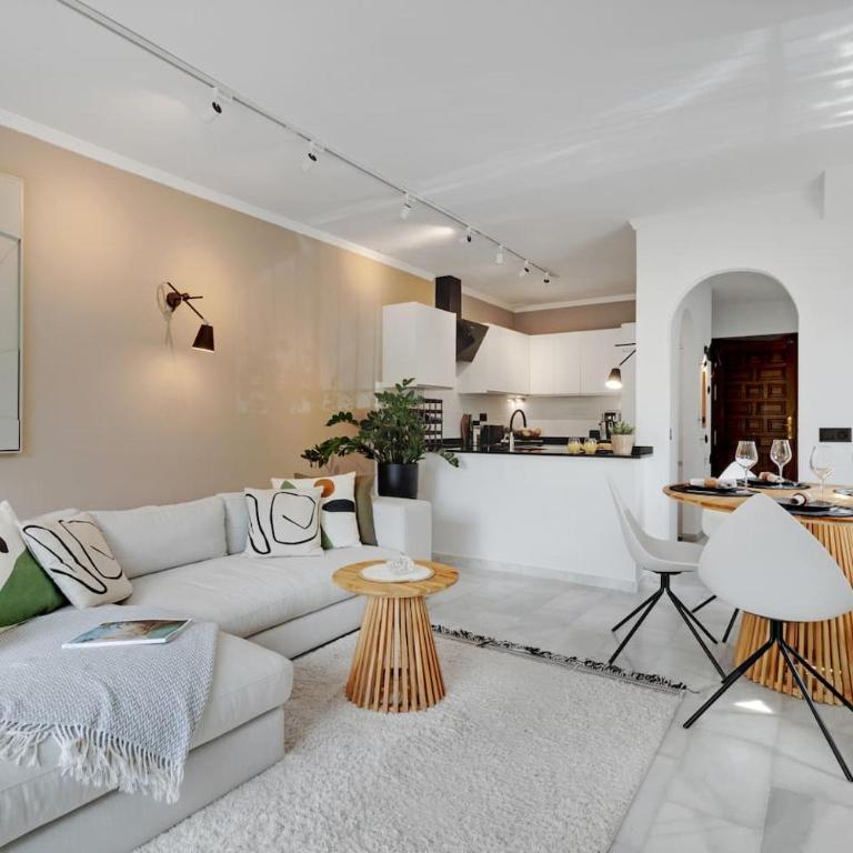 Townhouse w Pool, BBQ, Terrace & Garden - Stadthaus mit 2 Schlafzimmern - 3