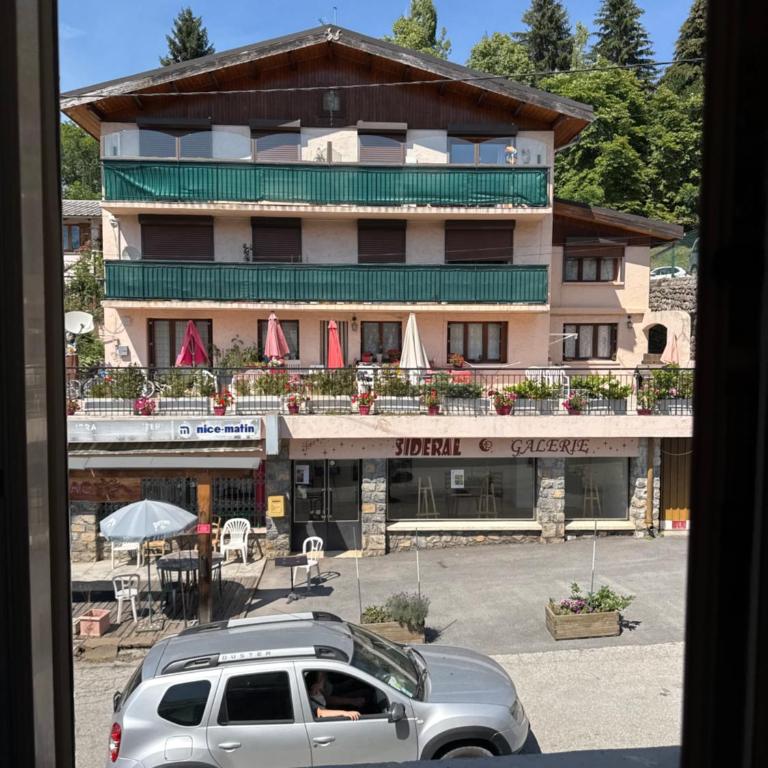 Hôtel Génépi - Petite Chambre Double ou Lits Jumeaux Économique - 3