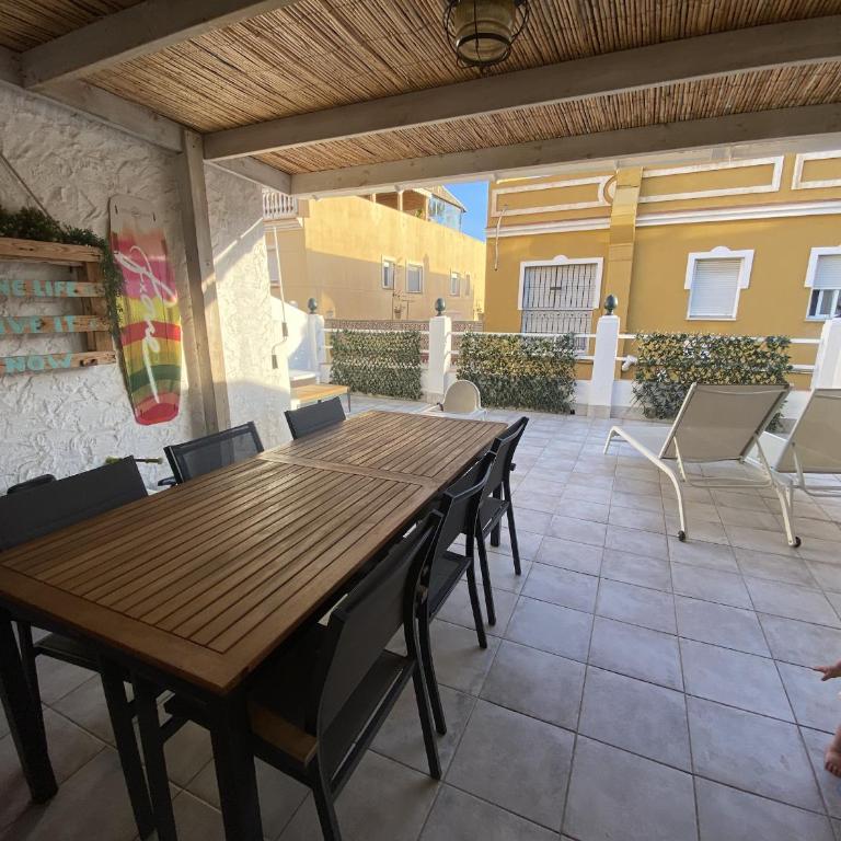 Malaga Beach House, 2 city bikes, 2 children's bikes, WiFi, BIG terrace, BBQ, Family, Childfriendly - Maison 2 Chambres - 3