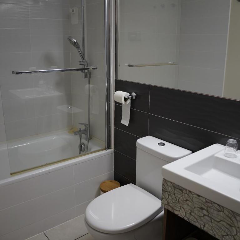 Best Western Hotelio Montpellier Sud - Appartement Lit King-Size avec 2 Canapés-Lits, Cuisine, Baignoire et Terrasse Privée - Non-Fumeurs - 9