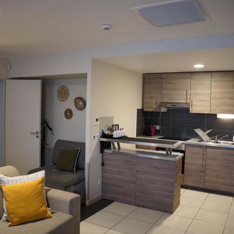 Best Western Hotelio Montpellier Sud - Appartement Lit King-Size avec 2 Canapés-Lits, Cuisine, Baignoire et Terrasse Privée - Non-Fumeurs - 7