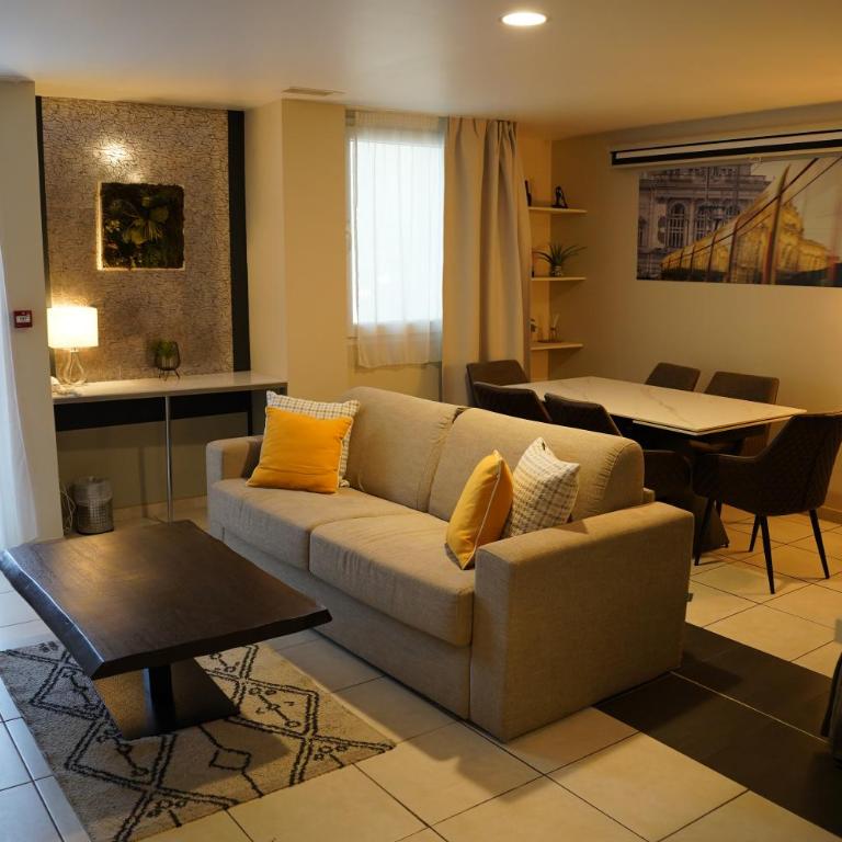 Best Western Hotelio Montpellier Sud - Appartement Lit King-Size avec 2 Canapés-Lits, Cuisine, Baignoire et Terrasse Privée - Non-Fumeurs - 5