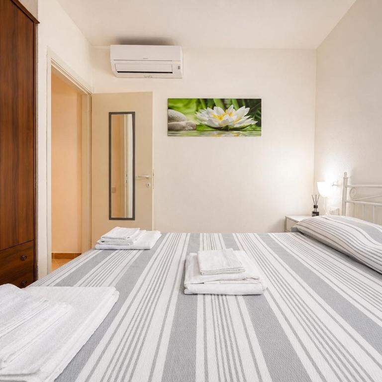 Mirto Beachside Apartment - 2BR - Wi-Fi - AC - 100m from the Beach - BBQ - Parking - Casa con 2 Camere da Letto - 14