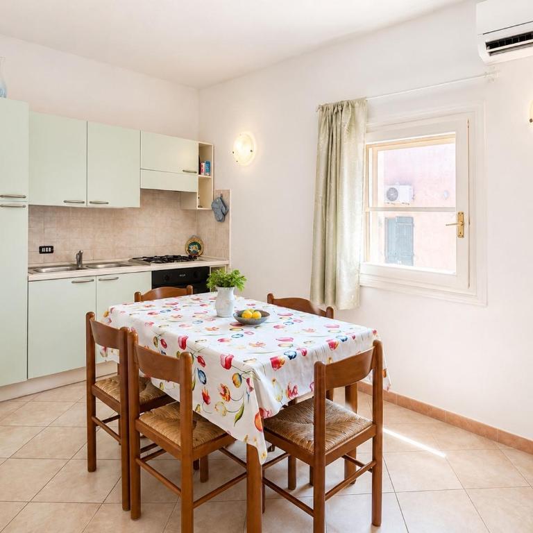 Mirto Beachside Apartment - 2BR - Wi-Fi - AC - 100m from the Beach - BBQ - Parking - Casa con 2 Camere da Letto - 6