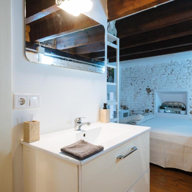 Airbhouse Private Rooms & Apartments - Habitación Doble con baño privado - 8