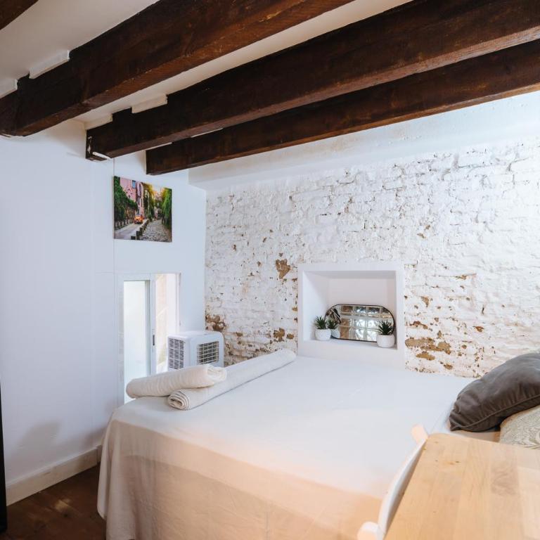Airbhouse Private Rooms & Apartments - Habitación Doble con baño privado - 9