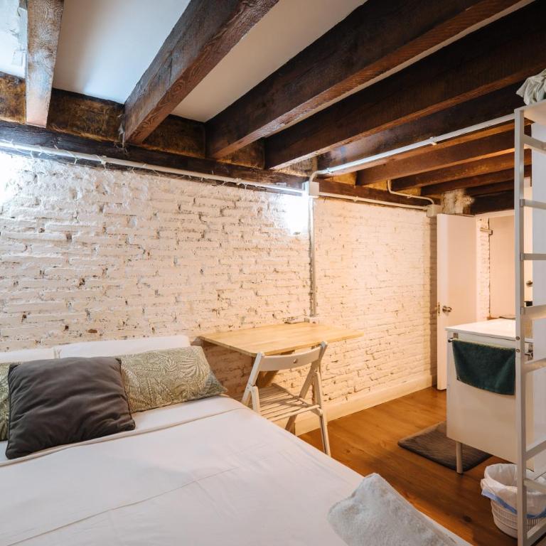 Airbhouse Private Rooms & Apartments - Habitación Doble con baño privado - 13