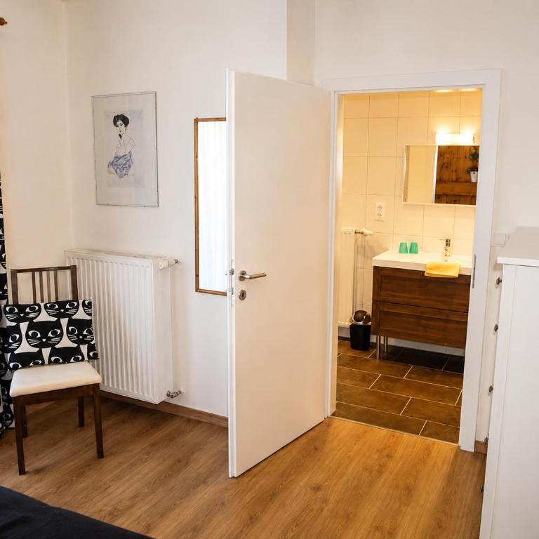 ALPINA Appartements Mallnitz - Apartment mit 1 Schlafzimmer, Balkon und Bergblick - 3