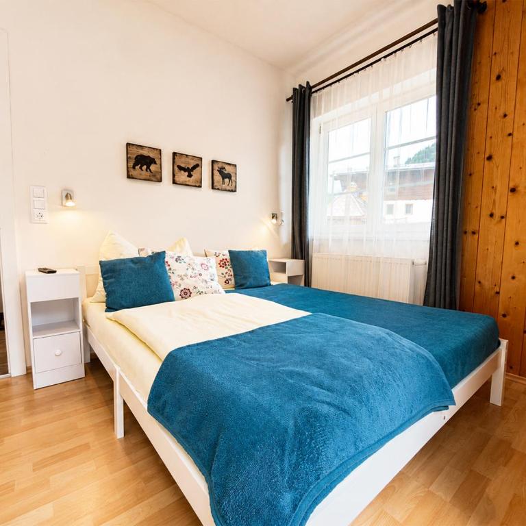 ALPINA Appartements Mallnitz - Apartment mit 2 Schlafzimmern und Bergblick - 3
