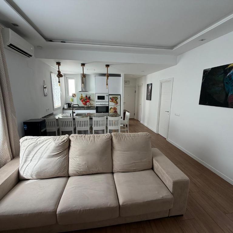 GENUAR APARTMENTS 3 Bedroom close to beach - Apartamento - 4