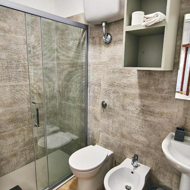 Affittacamere Sanbenedetto - Camera Familiare con Bagno Privato - 1