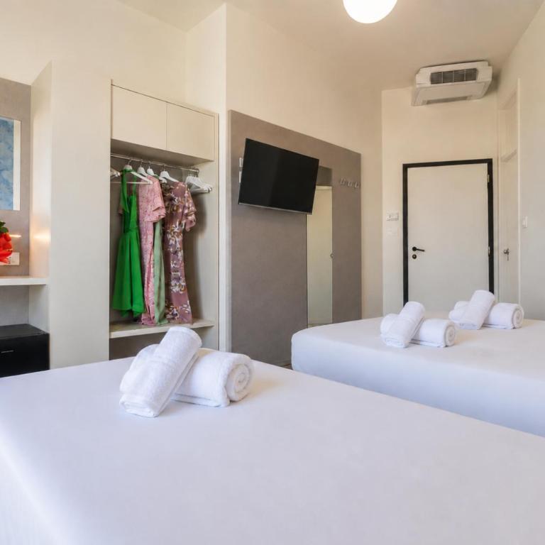 Hotel Airone - Camera Tripla Comfort - 2