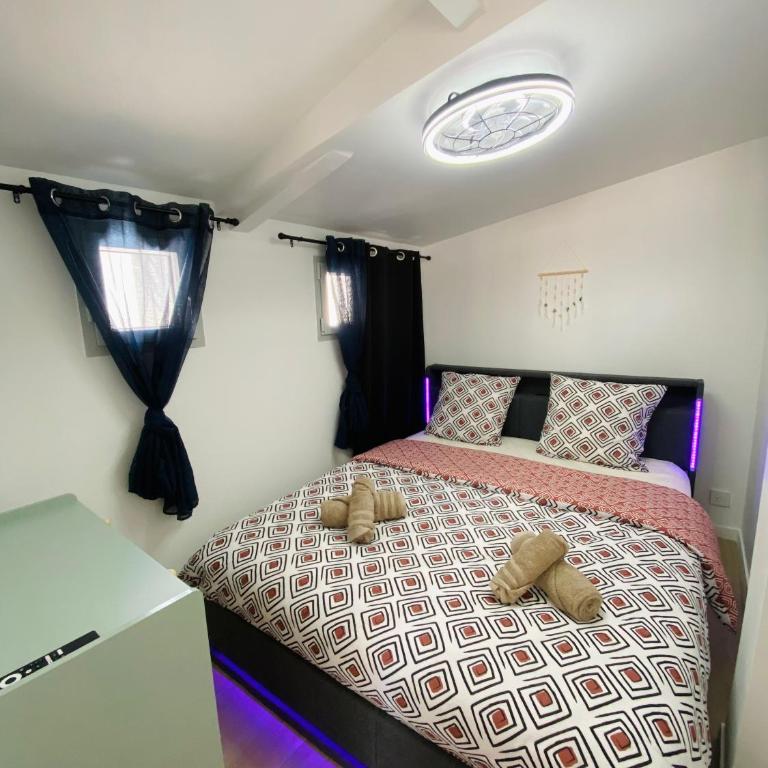 Plage et centre ville à pied, la maison de la Pinède et la Pinasse sont climatisées avec ménage, draps et serviettes inclus - Casa de 2 dormitorios - 7