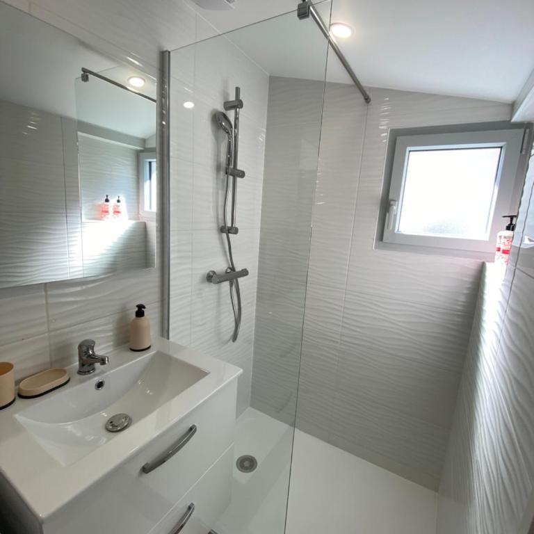 Plage et centre ville à pied, la maison de la Pinède et la Pinasse sont climatisées avec ménage, draps et serviettes inclus - Casa de 2 dormitorios - 12