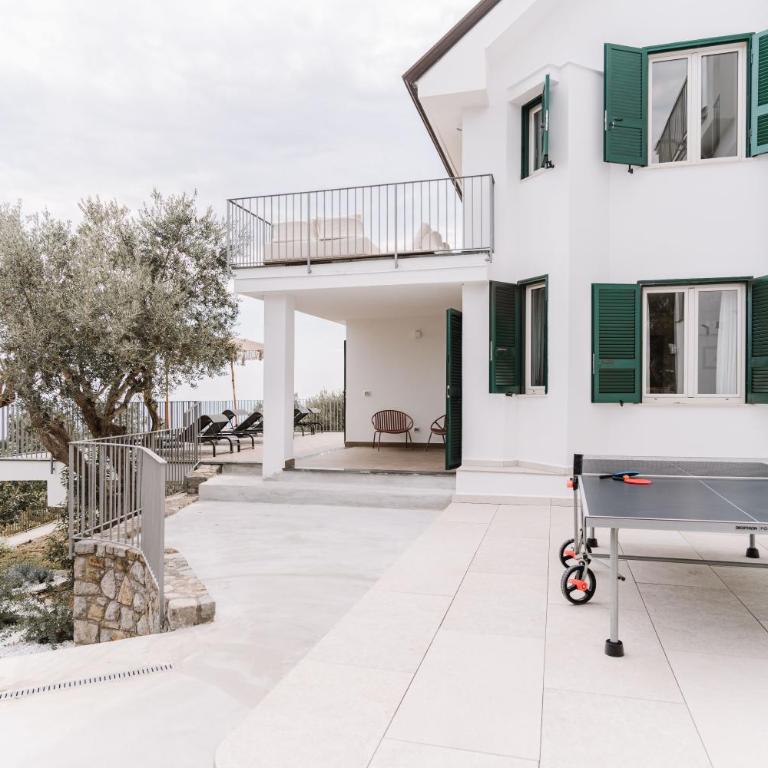 Villa Dequinz Luxury Retreat & Private Infinity Pool - Villa - 56