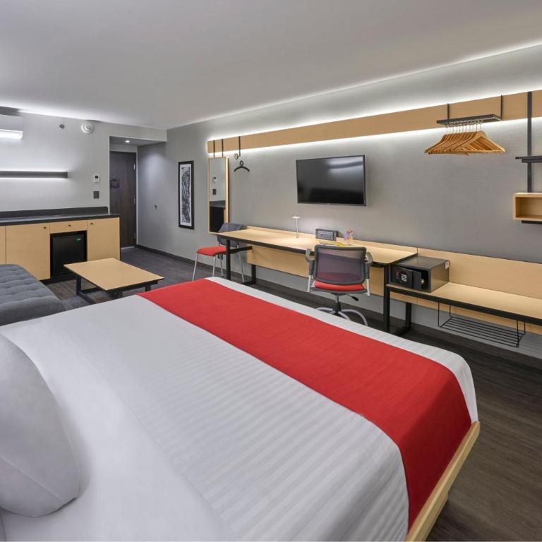 City Express by Marriott Ciudad de México La Villa - Habitación Doble Superior con sofá cama y cama grande - 1