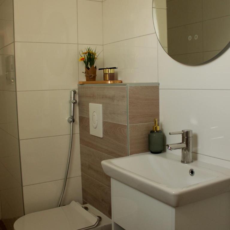 Acoustic Apartments - One-Bedroom Apartment - 4