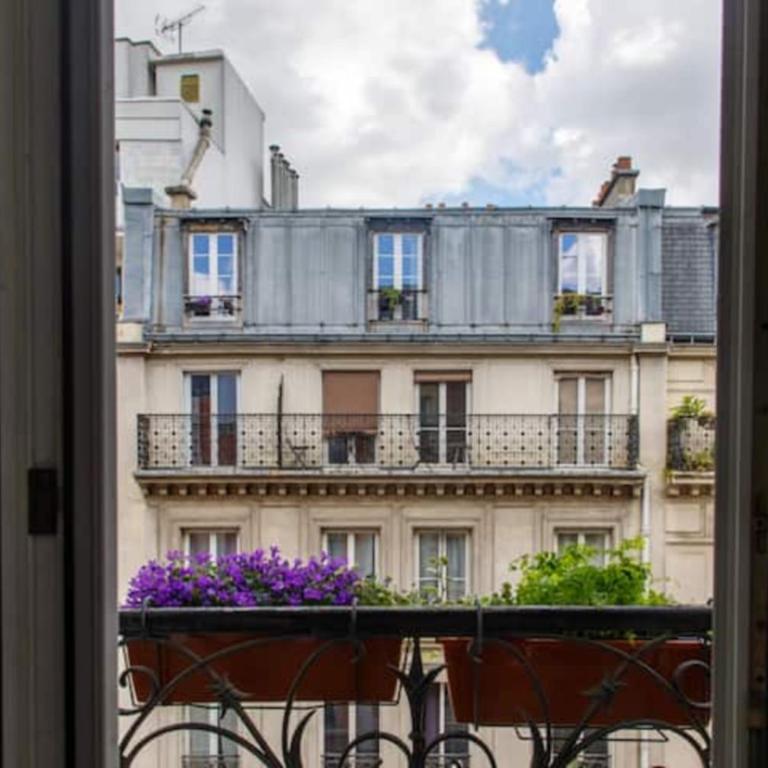 Radiant 1BD Apart in Clignancourt - Appartement - 18