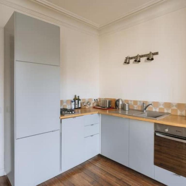 Luminous Parisian-style 1BD ApartmentBelleville - Appartement - 12