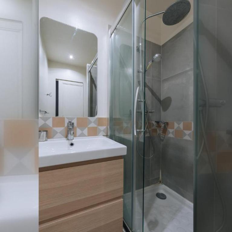 Luminous Parisian-style 1BD ApartmentBelleville - Appartement - 17