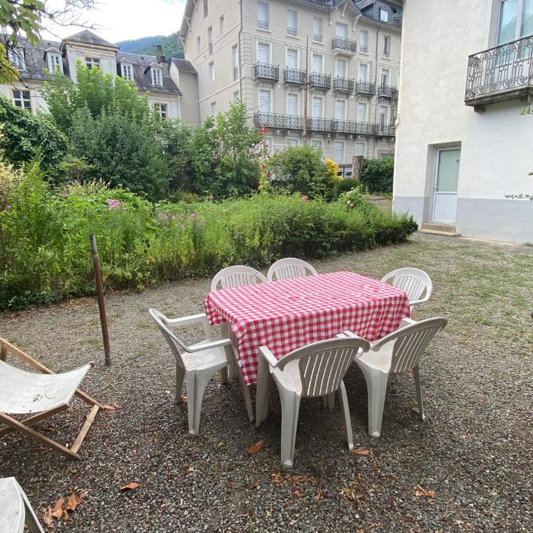 VILLA VICTORIA - À 50 METRES DES ALLÉES D'ETIGNY, AU CALME - CENTRAL & STANDING - Parking inclus - Maison 5 Chambres - 9