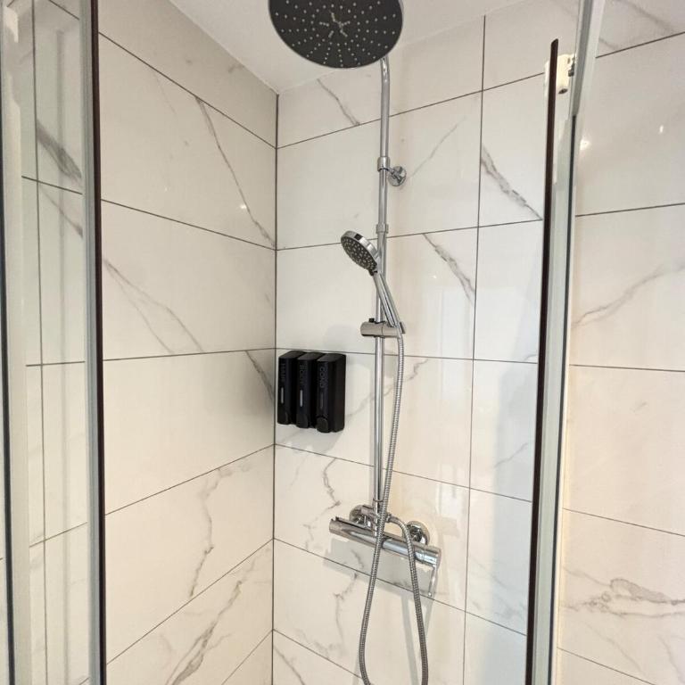 Soh Rent Strasbourg Bedroom 4 Tv-Wifi Near Train Station - Appartement 1 Chambre - 3