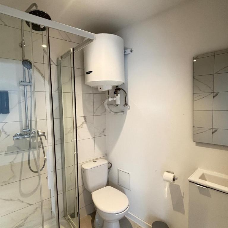 Soh Rent Strasbourg Bedroom 4 Tv-Wifi Near Train Station - Appartement 1 Chambre - 5