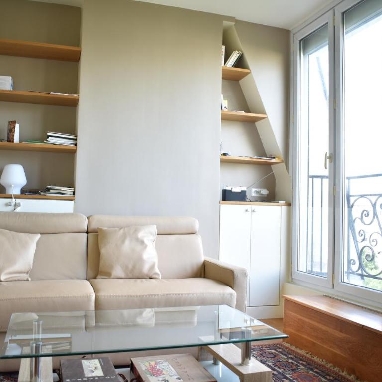 Fully Renovated Bright Studio With High View - Studio - 1