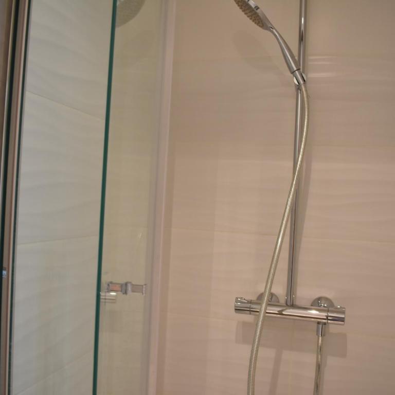 Fully Renovated Bright Studio With High View - Studio - 4
