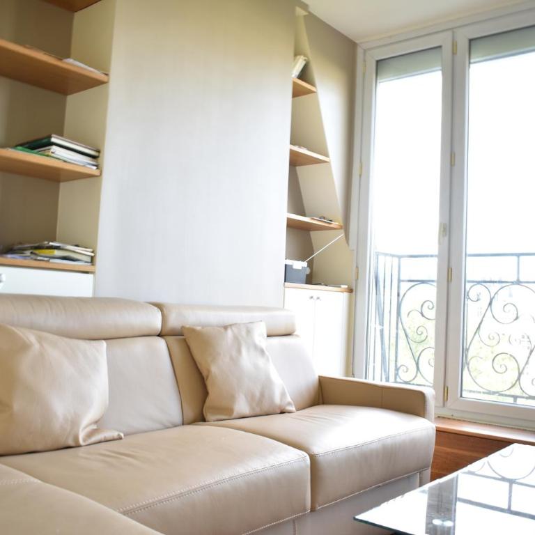 Fully Renovated Bright Studio With High View - Studio - 10