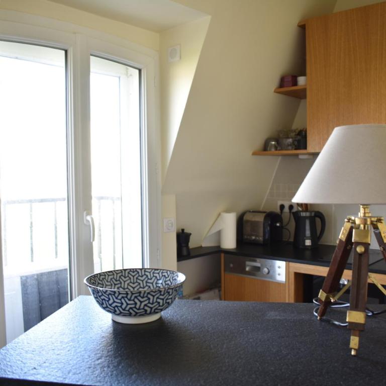 Fully Renovated Bright Studio With High View - Studio - 14
