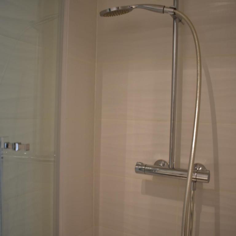Fully Renovated Bright Studio With High View - Studio - 20