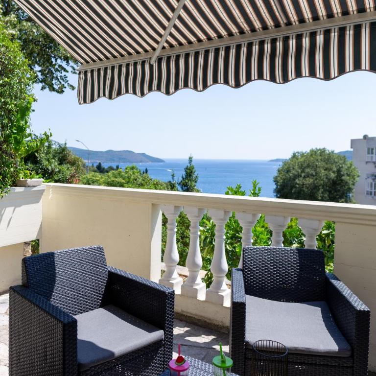Apartments Herceg Novi - Two-Bedroom Apartment with Terrace and Sea View - 10