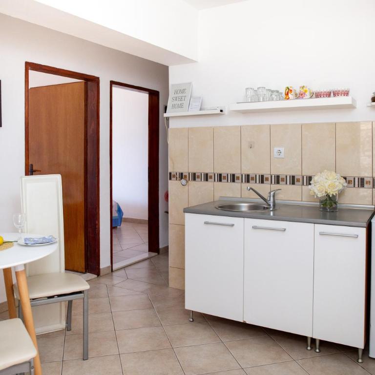 Apartments Herceg Novi - Two-Bedroom Apartment with Terrace and Sea View - 5