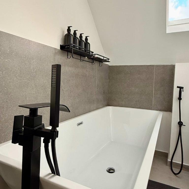 Romantic City-View Hideaway for 4 in Boulogne - Appartamento - 15