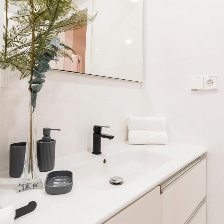 Bravo Murillo by SkyKey - Apartment - 17