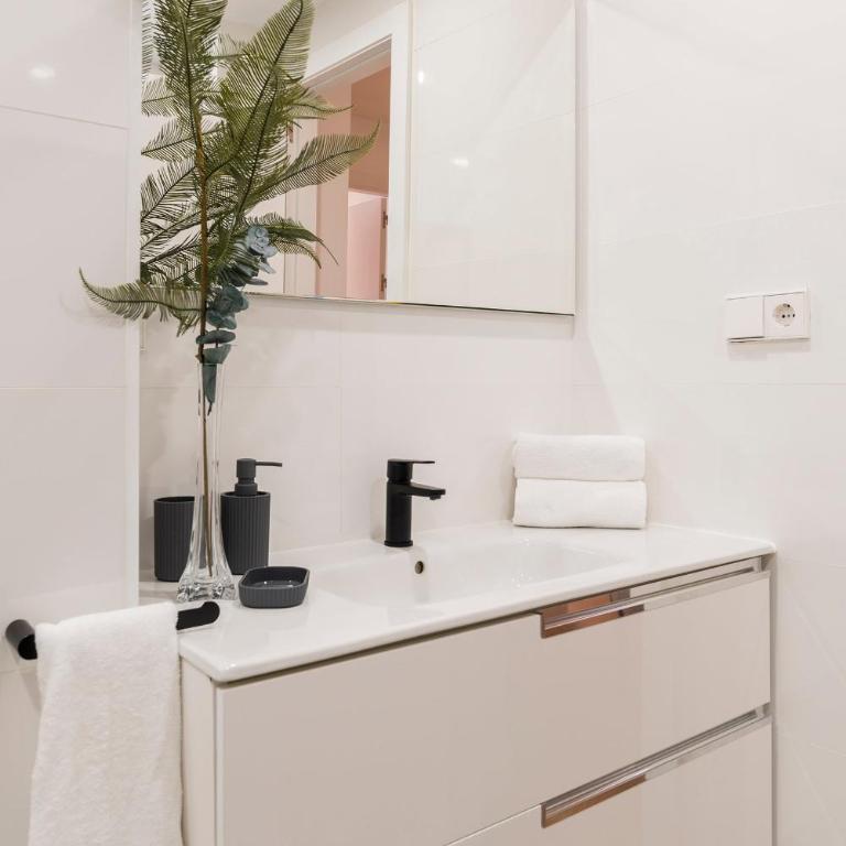 Bravo Murillo by SkyKey - Apartment - 18