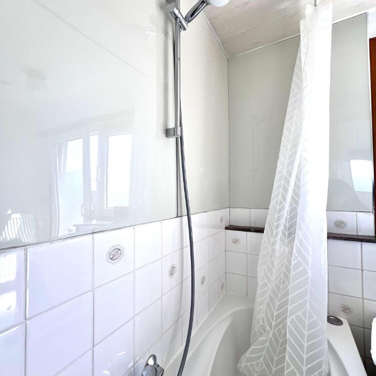 Cosy haven in Milan For 4 people - Apartment - 56