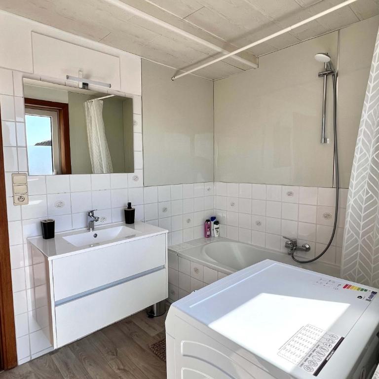 Cosy haven in Milan For 4 people - Apartment - 63