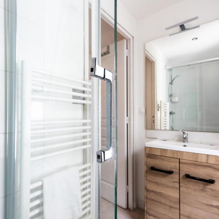Appartement 3 chambres 3-6 personnes, parking privé proche de La Doua, Lyon - Apartment mit 3 Schlafzimmern - 9
