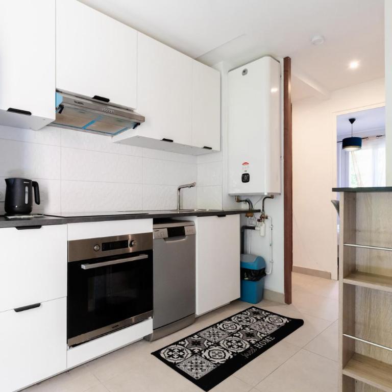 Appartement 3 chambres 3-6 personnes, parking privé proche de La Doua, Lyon - Apartment mit 3 Schlafzimmern - 6