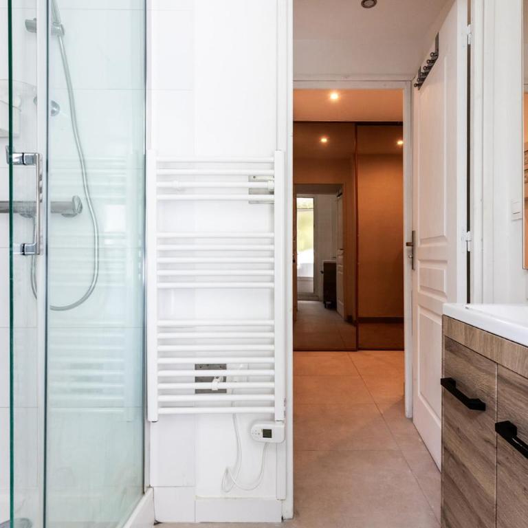 Appartement 3 chambres 3-6 personnes, parking privé proche de La Doua, Lyon - Apartment mit 3 Schlafzimmern - 10