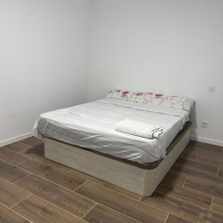 Pachon Room - Standard Double Room with Shared Bathroom - 5