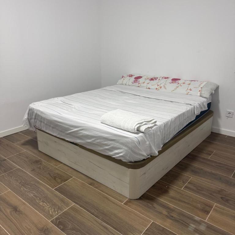 Pachon Room - Standard Double Room with Shared Bathroom - 6